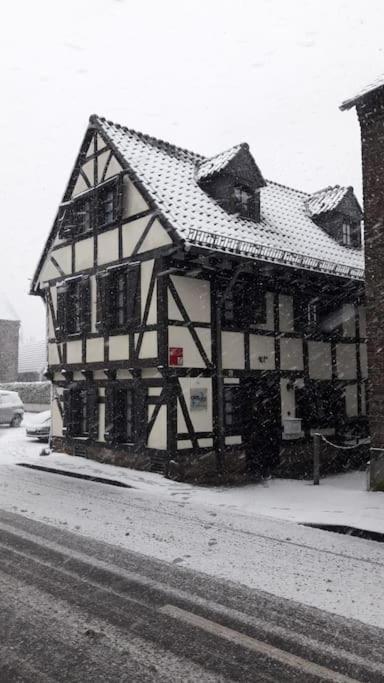 Altes Romantisches Fachwerkhaus In Rheinnaehe Auch Fuer Workation Geeignet * Keulen